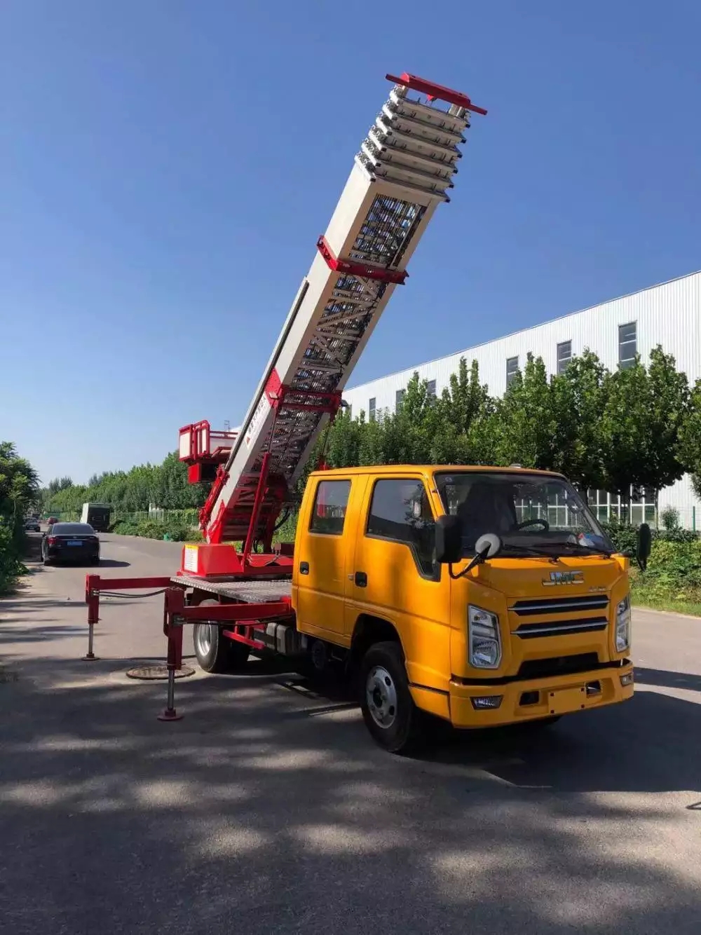 关岭附近的云梯车出租服务：轻松解决高空作业需求