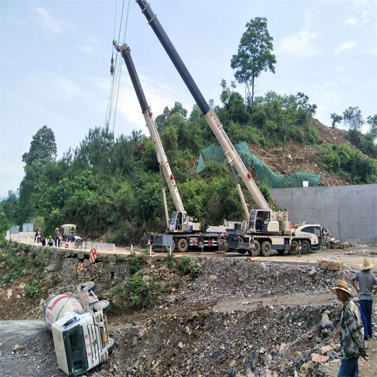 关岭汽车掉沟里叫吊车救援要多少钱