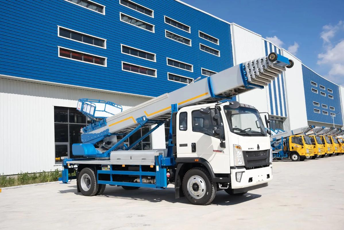 关岭出租云梯车高空作业车 建筑垃圾搬运